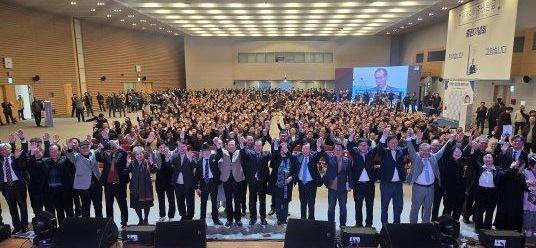 NSP통신-이개호 국회의원 출판기념회 참석자 기념 찰영 (사진 = 이개호 국회의원실)