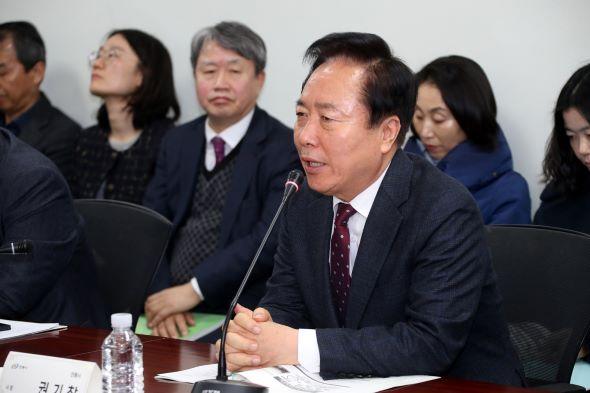 NSP통신-재배부터 제조, 보관, 이동, 폐기에 이르는 전 주기 이력관리 체계와 엄격한 안전관리 운영 사례가 소개되며 공공 관리 체계 하에서 헴프 산업이 관리 가능하다는 점이 현장 경험과 데이터를 통해 제시됐다. (사진 = 안동시)