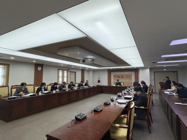 NSP통신-이계삼 안양시 부시장이 23일 오전 10시 시청 3층 전자회의실에서 상반기 신속집행 점검회의를 주재하고 있다. (사진 = 안양시)