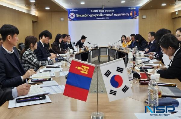 NSP통신-지난 23일 몽골 교육부와 몽골국립의과대학교 관계자들이 경상북도를 공식 방문해 K-뷰티를 비롯해 전통의학 및 보건의료 분야 교류·협력 방안을 논의했다. (사진 = 경상북도)