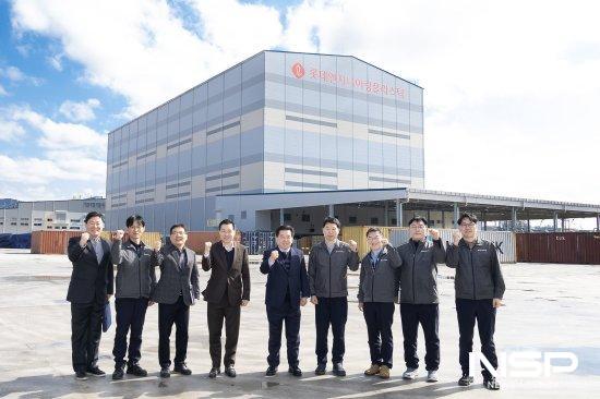 -구충곤 광양만권경제자유구역청장사진 왼쪽에서 다섯 번째이 롯데엔지니어링플라스틱 율촌공장 방문해 간담회 갖고 강병길 대표왼쪽에서 여섯 번째와 기업 관계자들과 기념 찰영 사진 광양만권경제자유구역청양