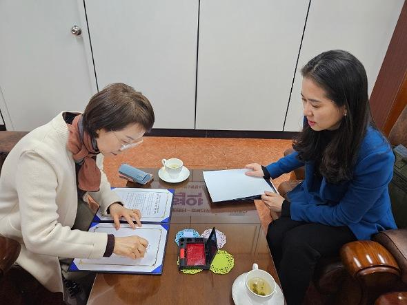 NSP통신-봉화군학교밖청소년지원센터 경북전문대학교 산학협력단학교 밖 청소년 지원 위한 업무협약 체결 (사진 = 봉화군)