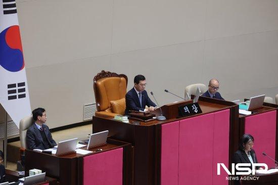 NSP통신-신정훈 국행정안전위원장 국회 본회의장에서 진행되는 필리버스터(무제한 토론)의 사회 진행 (사진 = 신정훈 국회의원실신)