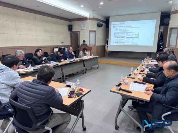 NSP통신-경산시에서는 지난 25일 생활폐기물 수집·운반 대행 용역업체 쓰레기 수거 현장 근로자의 안전사고 예방을 위해 관계자 15명이 참석한 가운데 2026년도 안전 보건 협의체 제2차 정기회의를 가졌다. (사진 = 경산시)