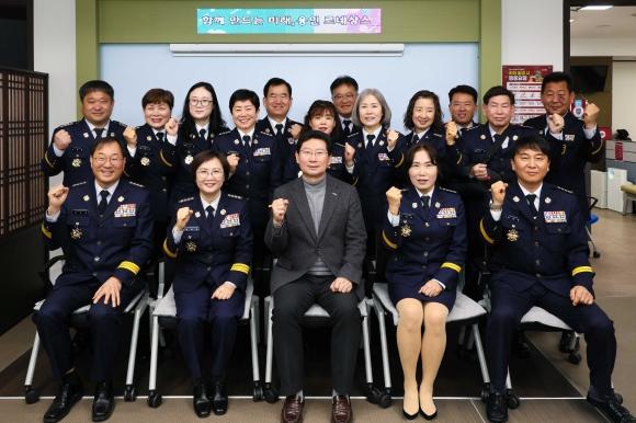 NSP통신-이상일 용인특례시장은 26일 의용소방연합회 임원단과 간담회를 진행했다. (사진 = 용인특례시)