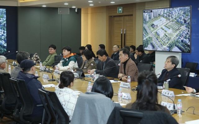 NSP통신-평택시청 종합상황실에서 시민과 함께하는 미래발전 공감토크가 진행되고 있다. (사진 = 평택시)