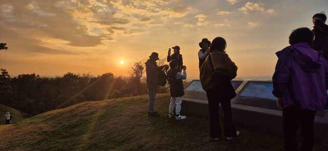NSP통신-관광객들이 사진촬영을 하고 있다. (사진 = 화성시)