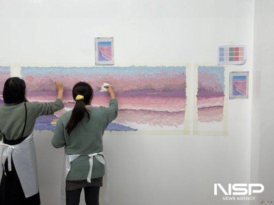 NSP통신-청년복합공간 실내벽화(드로잉) 프로젝트(connection-드로잉 프로젝트) 작업 (사진 = 광양시청)