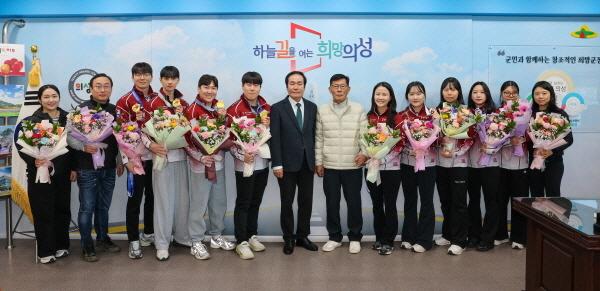 NSP통신-의성군청 남여 컬링팀이 제107회 전국동계체육대회에서 전 부문에 걸쳐 우수한 성적을 거두며 전국 최강의 경쟁력을 다시 한번 입증했다. (사진 = 의성군)