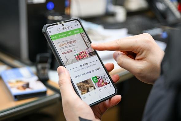 NSP통신-영주장날 쇼핑몰 설맞이 할인행사 성료,설 특별전 매출 11억 4000만원, 전년 대비 12% 증가 (사진 = 영주시)