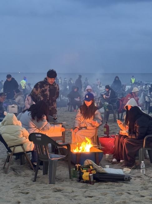 NSP통신-모닥불 체험 모습. (사진 = 양양군)