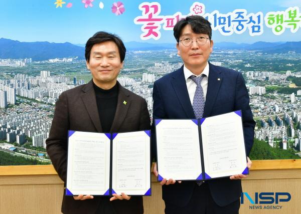 NSP통신-경산시는 지난 4일 경산시청에서 지역 건설산업 활성화를 위하여 올해 두 번째 업무협약(MOU)을 아이에스동서와 체결했다고 밝혔다. (사진 = 경산시)