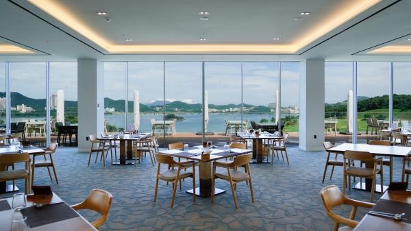 NSP통신-여수 앞바다를 조망하는 세이지우드 CC 여수경도 클럽하우스 (사진 = 여수경도)