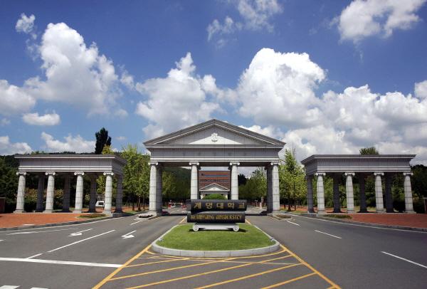 NSP통신-계명대학교가 유네스코 아시아태평양 국제이해교육원의 2026년도 세계시민교육강좌 개설 지원사업에 선정됐다. 계명대학교 성서캠퍼스 정문 (사진 = 계명대학교)