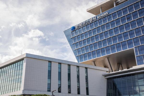 NSP통신-한국가스공사는 지난 5일 야생생물 보전·복원 전문기관인 국립공원공단, 국립낙동강생물자원관, 한국수목원정원관리원과 생물다양성 보전사업을 위한 업무협약을 체결했다고 밝혔다. (사진 = 한국가스공사)