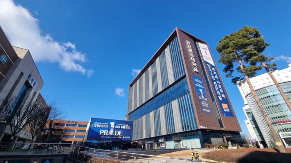 NSP통신-영남이공대학교는 최근 실시된 제66회 간호사 국가고시에서 간호학과 응시생 205명 전원이 합격했다고 밝혔다.