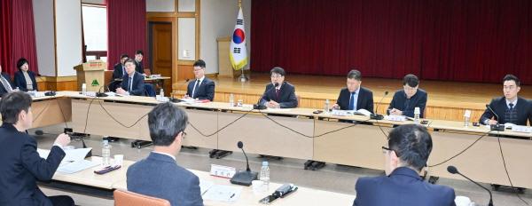 NSP통신-대구광역시는 지난 5일 시청 동인청사 대회의실에서 김정기 대구광역시장 권한대행 주재로 2027년도 제2차 국비전략보고회를 개최했다. (사진 = 대구광역시)