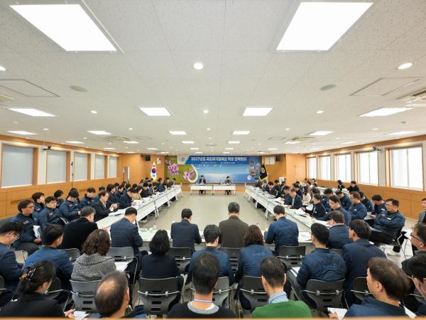 NSP통신-영덕군은 국·도비 확보를 위한 체계적인 전략을 마련하고 정부 예산안 편성 절차에 효과적으로 대응하기 위해 지난 5일 관계 직원 90여 명이 참석한 가운데 2027년 국·도비 지원예산 확보 전략회의를 개최했다. (사진 = 영덕군)