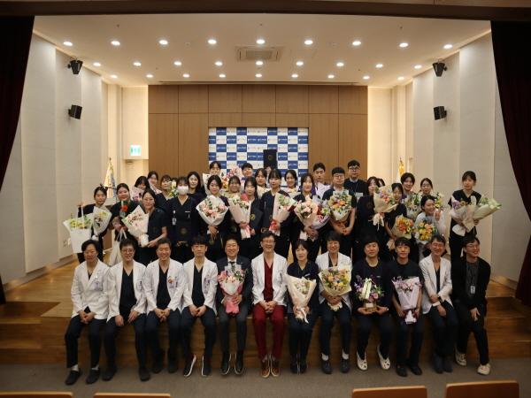 NSP통신-에스포항병원은 6일 지하 1층 대강당에서 임직원들이 참석한 가운데 3월 월례회를 개최했다. (사진 = 에스포항병원)