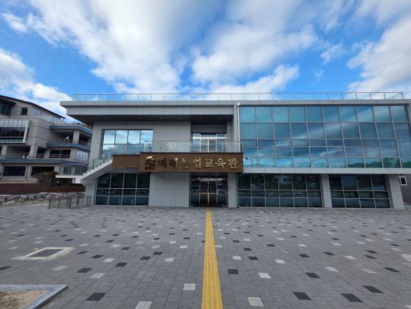 NSP통신-봉화군 2026년 제 16기 봉화농민사관학교 개강, 사과병해충방제 및 심화 교육으로 고품질 사과생산 역량강화 (사진 = 봉화군)