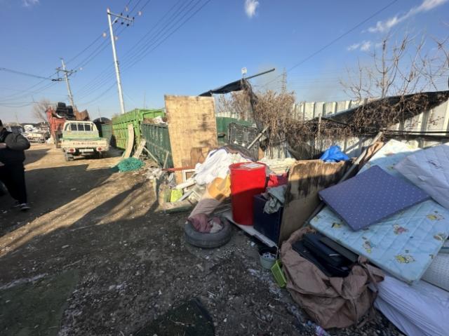 NSP통신-국가하천 내 물건적치 현장 사진 시흥시