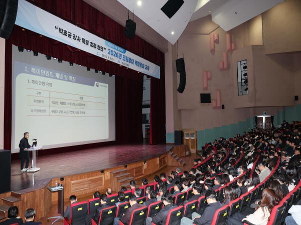 NSP통신-의성군은 지난 4일 의성문화회관에서 전 직원을 대상으로 2026년 민원응대 역량강화교육을 실시했다고 밝혔다. (사진 = 의성군)