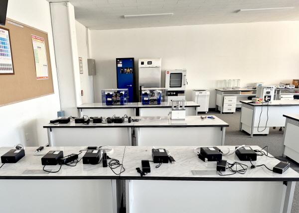 -포항대학교 이차전지계열이 지역혁신중심 대학지원체계RISE KU시티팀과의 유기적인 협력을 바탕으로 이차전지 전문 인력 양성을 위한 교육 인프라 고도화에 전력을 다하고 있다 사진 포항대학교