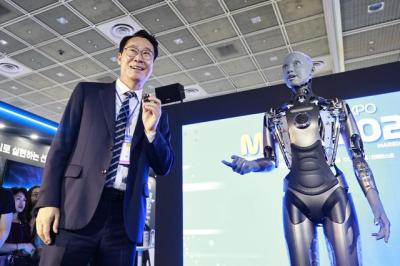 [NSP PHOTO]화성시 거부할 수 없는 AI로봇 MAX 전환 나선다