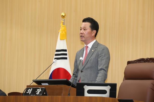 NSP통신-예천군의회는 이번 임시회에서 집행부로부터 올해 군정 주요업무 계획을 보고받고 정책 대안과 개선 의견 등을 제시했으며 2025회계연도 세입세출 결산검사위원 선임의 건을 의결했다 사진 예천군