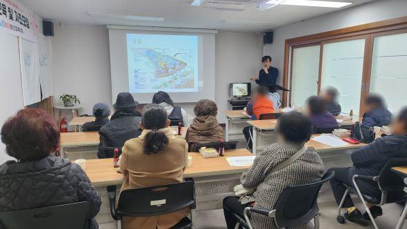 NSP통신-봉화군정신건강복지센터 정신질환자 가족 대상 올바른 약물복용과 가족의 역할 교육 실시, 새희망병원 정신건강의학과 조성일 과장, 교육 후 질의응답 통해 지지와 격려 (사진 = 봉화군)