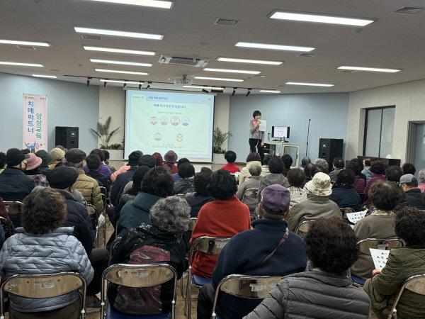NSP통신-경산시는 지역사회 치매인식개선과 치매친화적 환경조성을 위해 경산시노인종합복지관 경산시어르신복지관 등 여러 기관과 협력하여 치매인식개선 사업을 본격적으로 추진한다고 밝혔다 사진 경산시