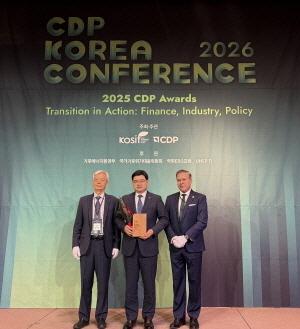 NSP통신-iM금융그룹은 지난 10일 CDP 한국위원회가 주관하는 CDP Korea Awards에서 금융 부문 탄소경영 섹터 아너스(Sector Honors)를 수상했다고 밝혔다. (사진 = DGB대구은행)