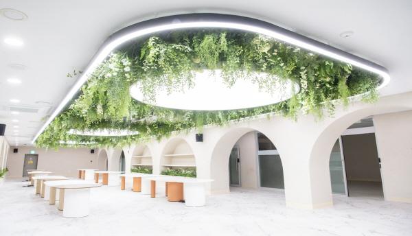 NSP통신-구미시가 결혼 준비부터 신혼 초기 정착, 주거 안정까지 이어지는 구미형 결혼 지원 사업을 본격 가동했다. 웨딩테마라운지 모습 (사진 = 구미시)