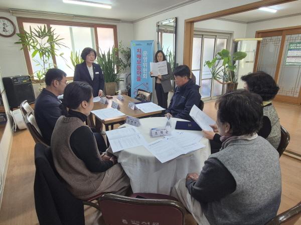 NSP통신-경산시는 지난 10일 자인면 옥천1리를 시작으로 11일 압량읍 당리리에서 치매보듬마을 운영위원회를 개최했다고 밝혔다 사진 경산시