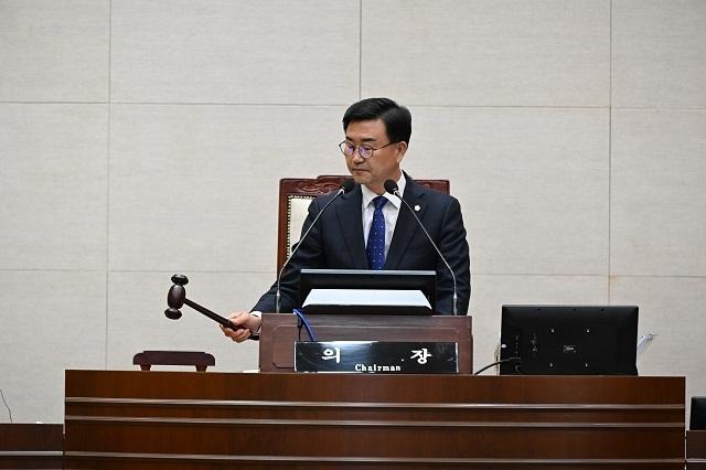 NSP통신-완주군의회 유의식 의장