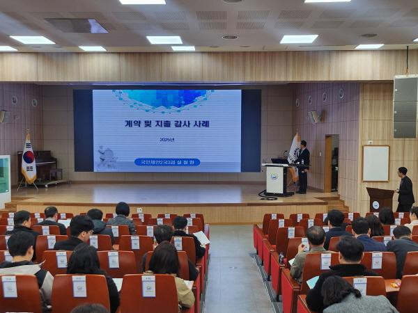 NSP통신-경상북도교육청은 12일부터 13일까지 2일간 구미시에 있는 경상북도교육청연수원에서 본청과 교육지원청 감사청렴 담당 공무원과 감사인력풀 등 100여 명을 대상으로 2026년 감사교육원 맞춤형 감사 교육을 실시했다고 밝혔다 사진 경상북도교육청