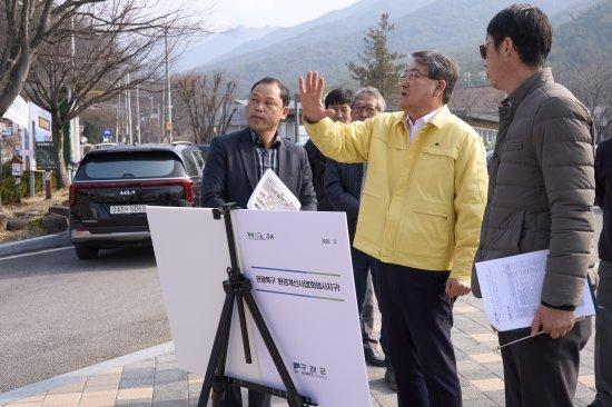NSP통신-김순호 군수 관광특구 환경개선사업화엄사지구 현장점검 사진 구례군청