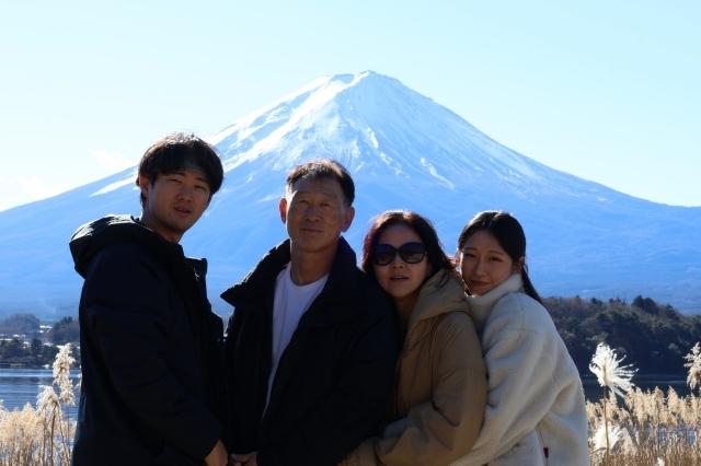 NSP통신-가족 모두 사이클 국가대표 출신인 박제원 선수 가족 사진 왼쪽부터 아들 박제원 아버지 박종현 어머니 최심미 딸 박지혜 사진 국민체육진흥공단