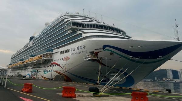 NSP통신-여수항에 4000여명의 관광객을 태운 중국 대형 크루즈 아도라 매직시티호가 입항했다 사진 여수시