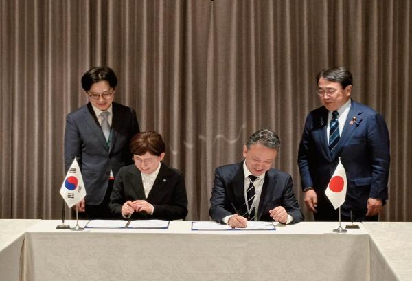 NSP통신-한국가스공사는 최근 중동 정세 불안 등으로 인한 글로벌 에너지 위기에 대응하고 천연가스의 안정적 공급을 위해 일본 JERA와 지난 14일 LNG 수급 협력을 위한 협약서를 체결했다 사진 한국가스공사