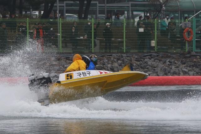 [NSP PHOTO]경정 봄바람이 만드는 짜릿한 승부진짜 경정 보려면 바람을 읽어야