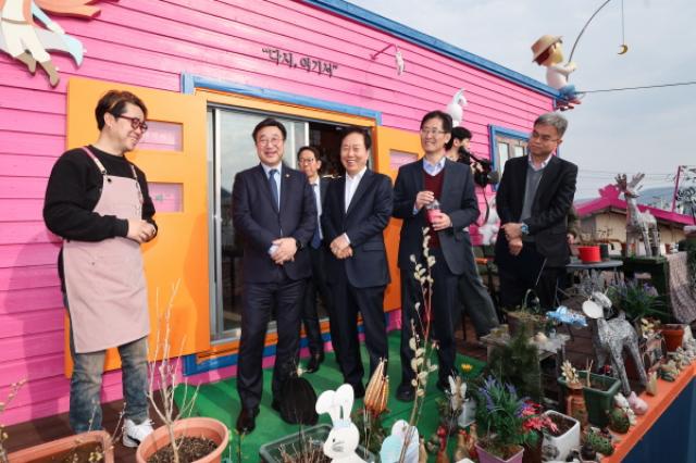 [NSP NEWS Image]윤호중 행안부장관 안동시 마을기업 다누림협동조합 방문