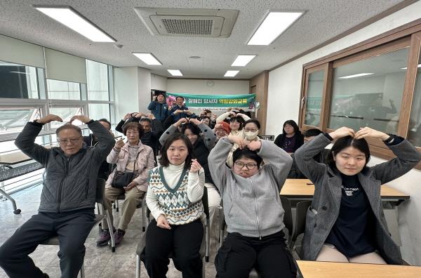 NSP통신-포항북부경찰서는 17일 포항시북부장애인종합복지관에서 지체뇌병변지적 장애인 대상으로 성범죄 및 피싱 범죄예방 교육을 실시했다 사진 포항북부경찰서