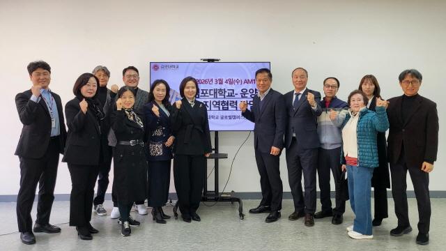 NSP통신-김포대학교가 운양동 글로벌캠퍼스에서 김포대운양동 지역협력 간담회를 열었다 사진은 기념촬영 모습 사진 김포대학교