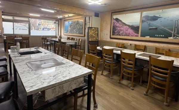 NSP통신-여수시는 음식문화 개선을 위해 음식점 입식테이블 및 경사로 설치 지원사업을 추진한다 사진 여수시