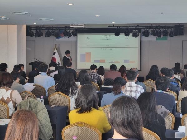 NSP통신-경상북도교육청은 17일부터 18일까지 2일간 영덕군에 있는 소노호텔앤리조트에서 도내 22개 교육지원청 학교폭력 업무 담당 장학사와 주무관 등 90여 명을 대상으로 2026년 상반기 학교폭력 업무 담당자 역량 강화 연수를 개최했다고 밝혔다 사진 경상북도교육청