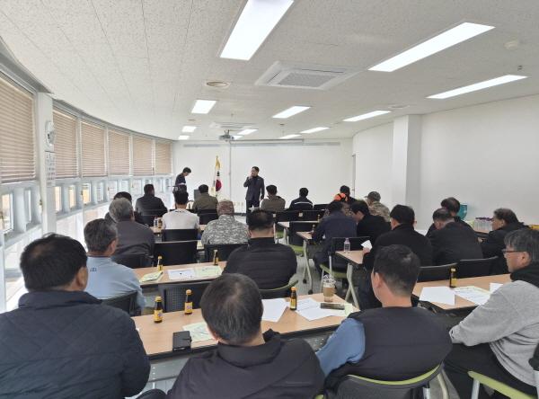 NSP통신-상주시는 지난 17일 중덕지 자연생태교육관에서 유해야생동물로 인한 농작물 피해를 예방하고 시민 안전을 확보하기 위해 유해야생동물 피해방지단 모집 간담회를 개최했다 사진 상주시