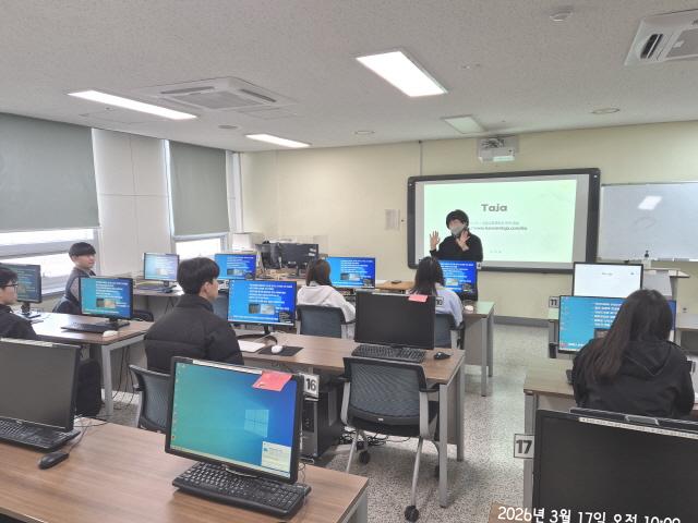 NSP통신-17일 안산시글로벌청소년센터에서 배움터 교육지원 사업의 일환으로 이주배경 청소년 자립지원 교육이 진행되고 있다 사진 안산시