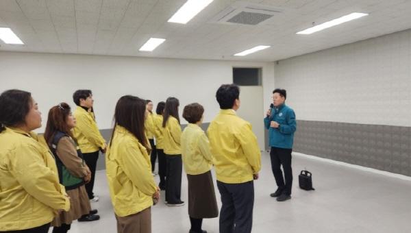 NSP통신-경상북도예천교육지원청은 18일 전 직원을 대상으로 공습상황 대비 비상시 행동요령 습득 및 대처능력 함양을 위한 공습대비 민방위훈련을 실시했다 사진 예천교육지원청