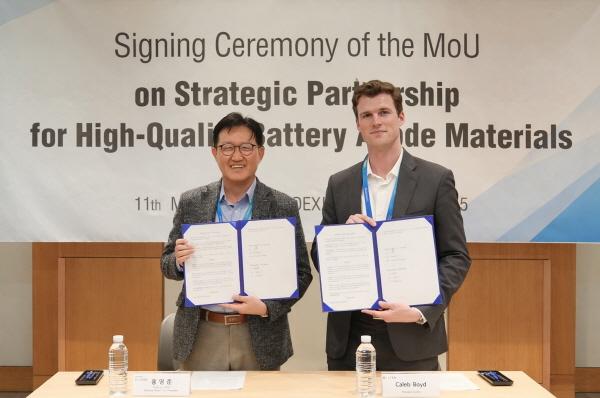 NSP통신-포스코퓨처엠은 지난 11일 서울 코엑스에서 미국 몰튼Molten사와 메탄가스를 활용한 천연흑연 음극재 원료 공동개발 양해각서MOU를 체결했다 사진 포스코퓨처엠